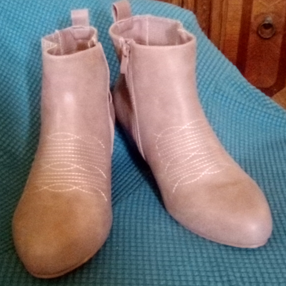 Torrid ankle boots size 9.5 W